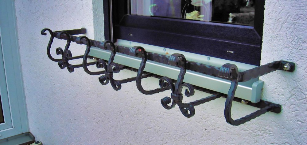 Blumenkastenhalter Blumenkastenhalter